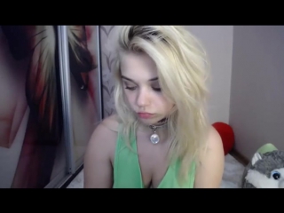 blonde live masturbates