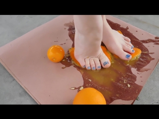 naked female legs crush sweet juicy oranges [crush foot fetish]
